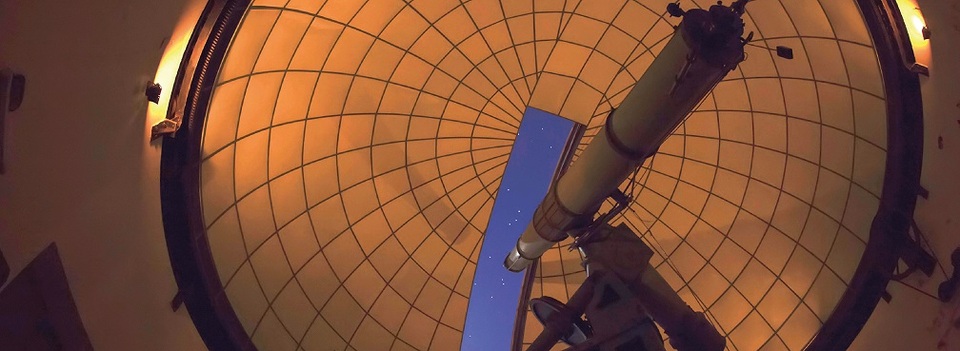 Telescopio Refractor de 43 cm de diámetro.